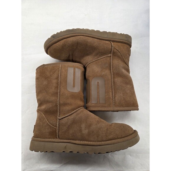 UGG Classic Short Logo Boots Women’s Size 8 Chestnut Suede 1108230-CHE - Picture 3 of 9